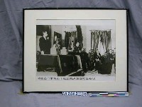 藏品(紀念抗日戰爭相關照片—溥儀在日軍脅迫下成立偽「滿洲國」就任執政（翻拍）)的圖片